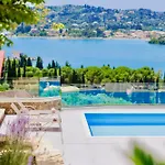 Estasia Luxury With Private Pool By Dadovillas *