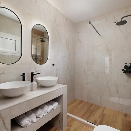 Estasia Luxury With Private Pool By Dadovillas Κομμένο